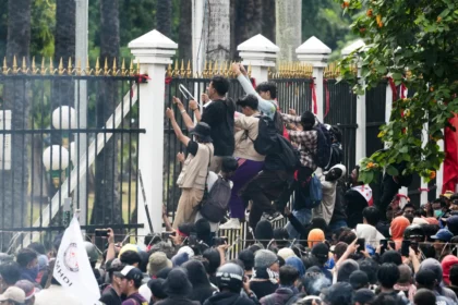 Indonesian Parliament Delays Controversial Election Law